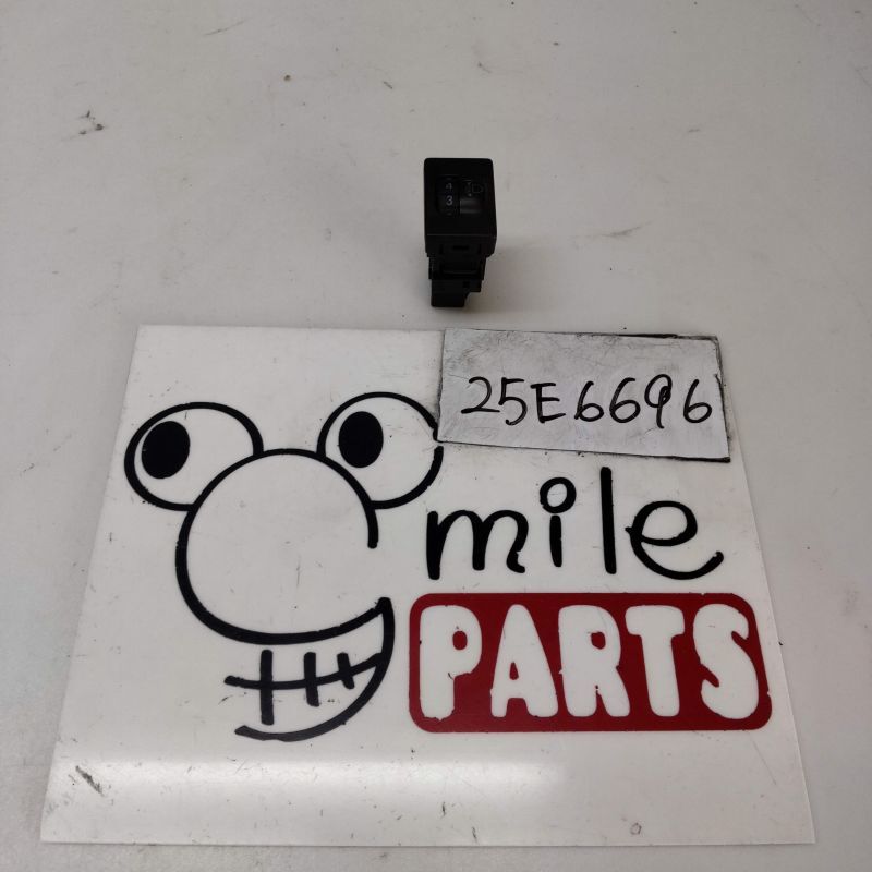 HB36S/HA36S キャロル 純正 レベライザースイッチ 1A3-5-5/25E6696*同梱不可拍卖