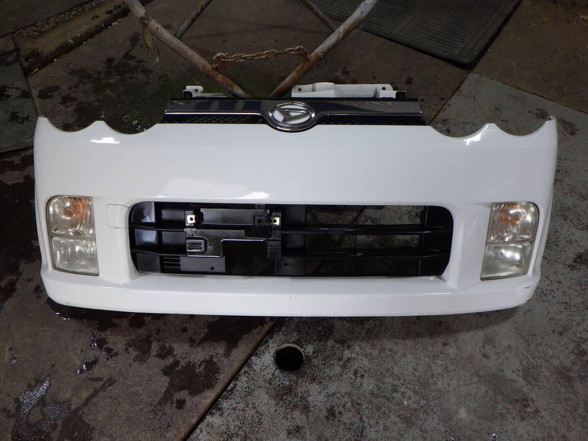 仮上 即決! L150S ムーヴ W09 白 フロントバンパー 52119-B2240拍卖