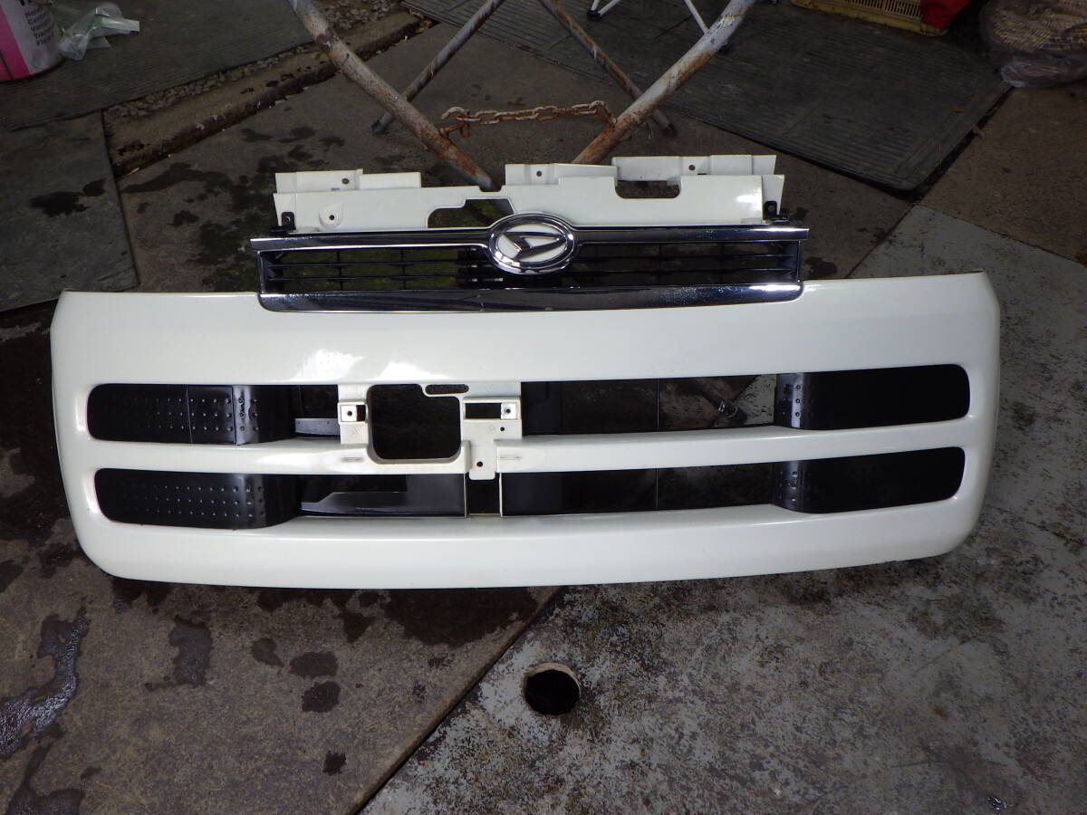 仮上 即決! L150S ムーヴ W16 パール フロントバンパー 52119-B2230拍卖