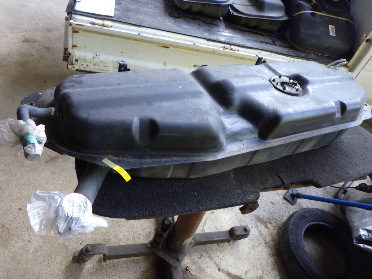 仮上 即決! KV4 サンバー 燃料タンク ガソリンタンク拍卖