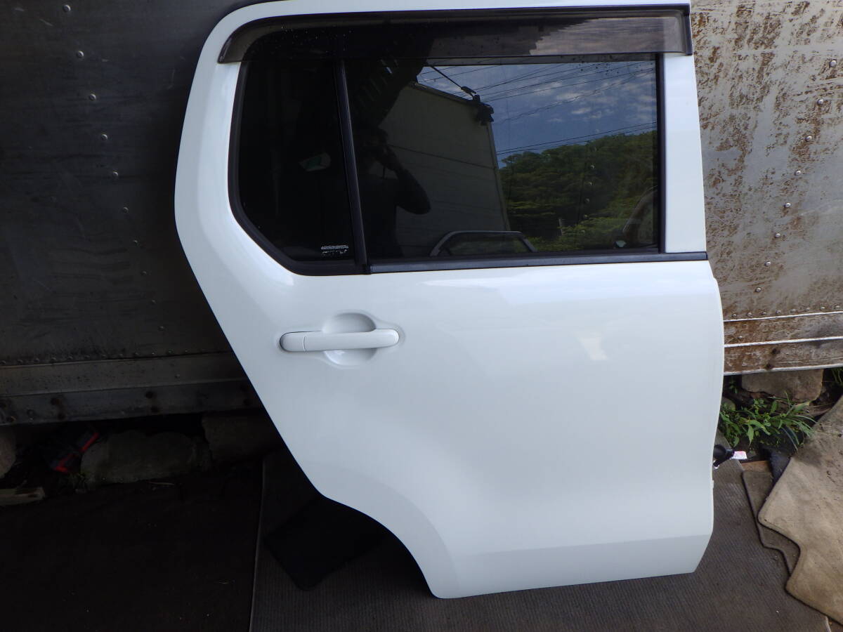 梅 即決! MH44S ワゴンR FZ パール ZVH 右リアドア拍卖