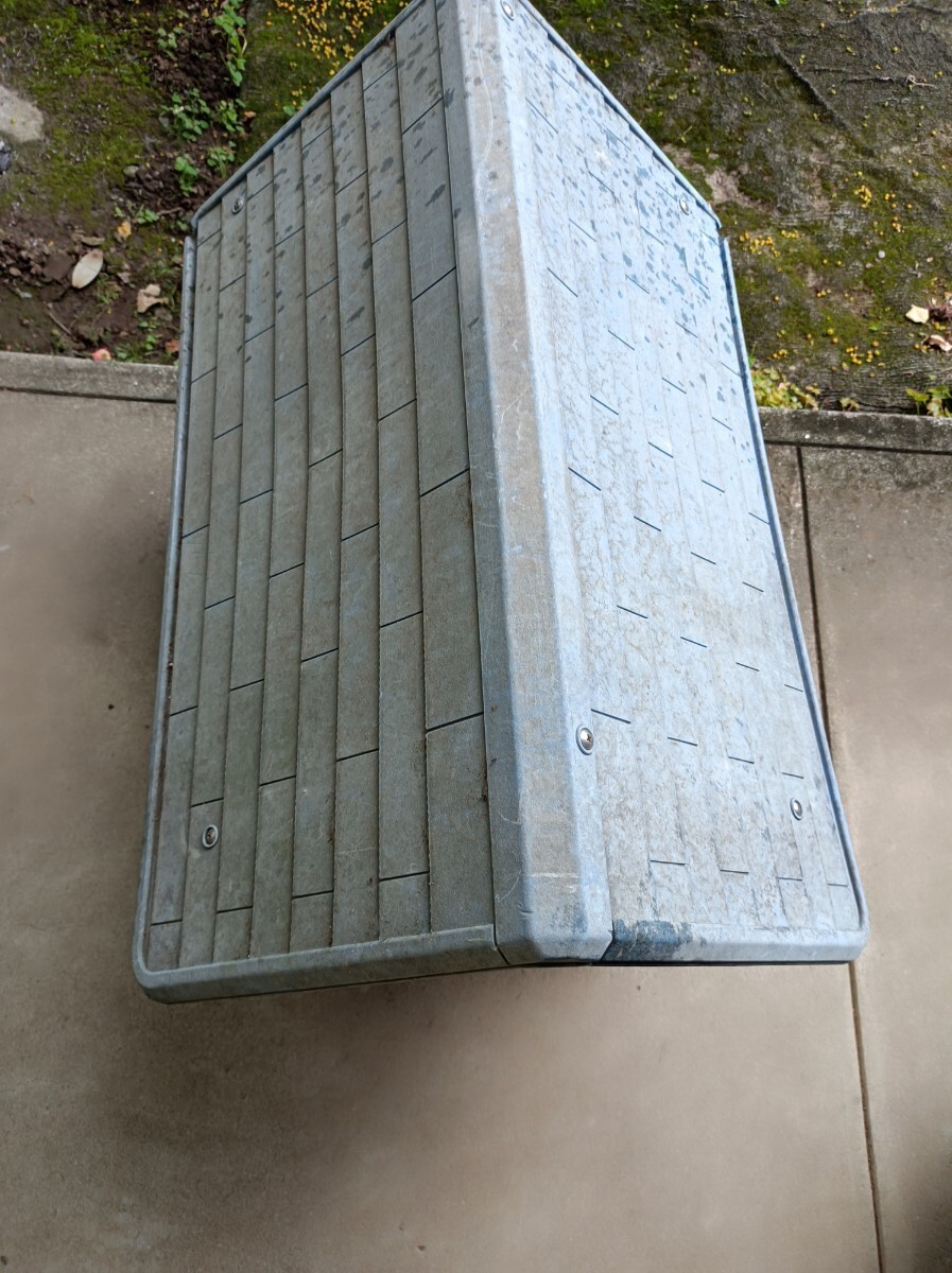 外用犬小屋です。もう今は犬を飼っていないので必要な方はどうぞ72センチ54センチになります。拍卖