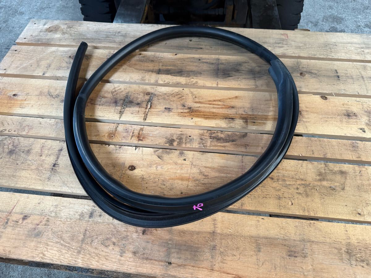 トヨタ純正 クレスタJZX100 ルーランG ルーフモール ルーフとドアの間のゴム 右。拍卖