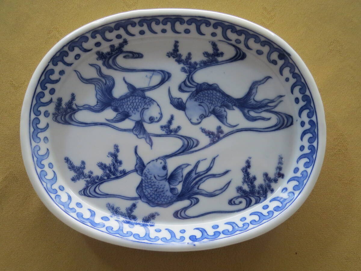 印版 楕円皿 水草に三金魚 明治中後期 拍卖