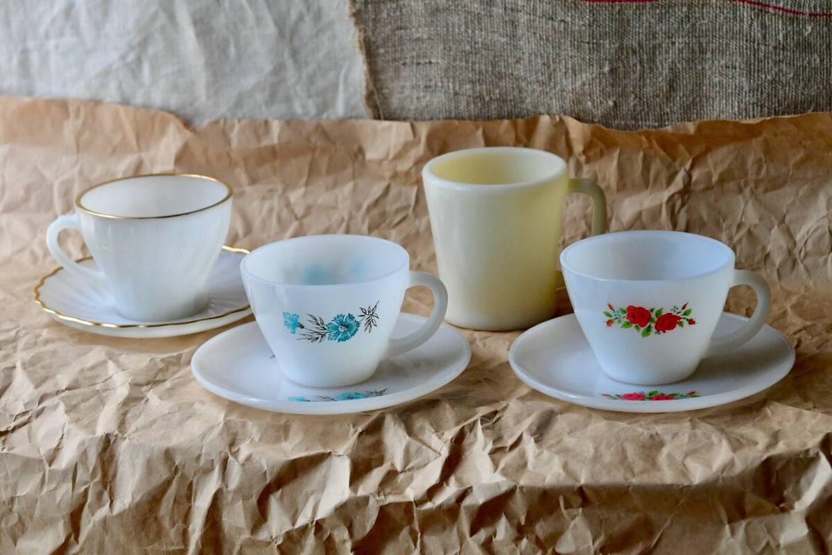 温かお飲物の季節◎ファイヤーキング ミルクガラス4種シンプル白×花柄 DハンドルアイボリーマグAH金彩ゴールデンシェルレトロビンテージ&拍卖