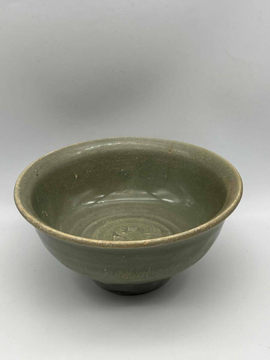 宋から元時代 青磁 龍泉窯暗刻模様弦文碗 鉢 茶碗 唐物 古賞物 時代物 【旧家蔵出し】 茶道具 煎茶碗 中国古美術(E-94)拍卖