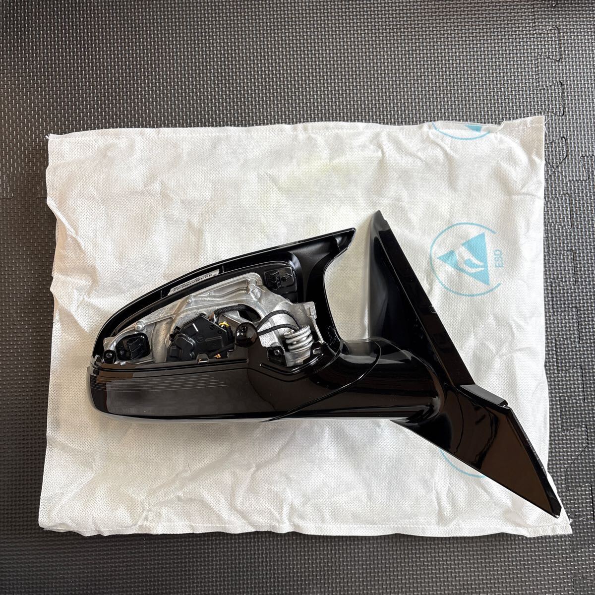 【新品】BMW M2 F87ミラー 右側のみ拍卖