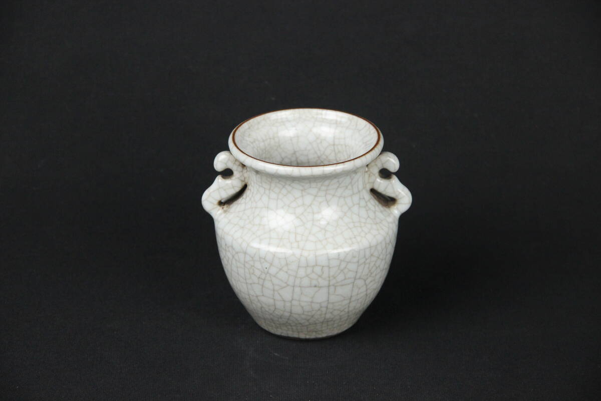 中国美術 時代 青磁 哥窯釉 氷裂 双耳花瓶 NX23-4拍卖