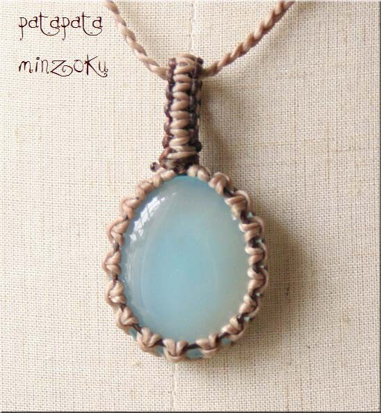 シーブルーカルセドニー ペンダントトップ マクラメ 石包み フレーム編み カルセドニー 天然石 パワーストーン拍卖