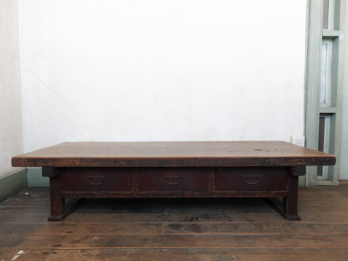 明治時代の郵便取扱所で使われていた一枚板の文机 / 明治-大正頃 古家具 古道具 郵便局 一枚板テーブル ローテーブル ディスプレイ台 拍卖