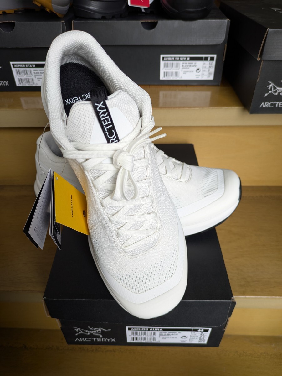100%正規品 新品未使用品 ARCTERYX アークテリクスシューズ AERIOS AURA サイズ26.5Cm ホワイト拍卖