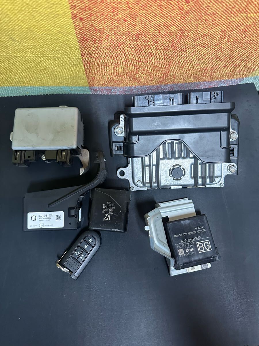 M900A コンピュータセット ルーミー キー カスタムGT コージーエディション 89340-B1030 89960-B1230 89111-B1010 89560-B1L52 拍卖