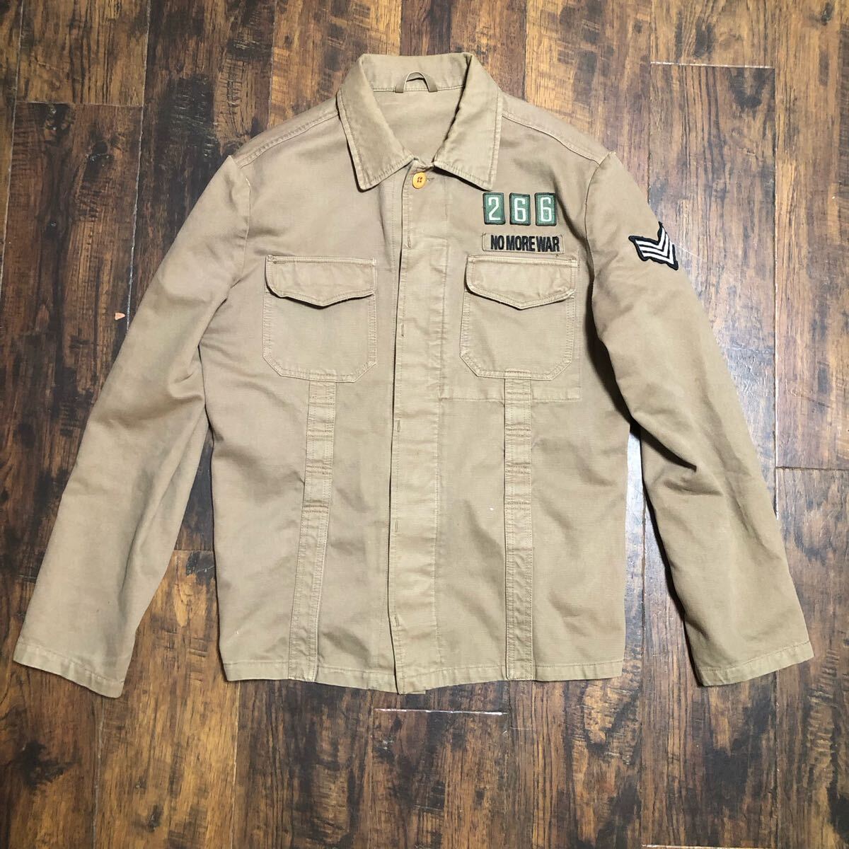 ミリタリー ジャケット ユーティリティー ワッペン 海上自衛隊 階級章 腕章 3本ライン 長袖 ベージュ フィールドジャケット 古着 M拍卖