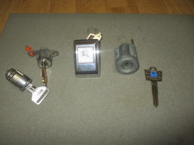 トヨタ・ソアラ MZ20 純正 鍵 エンブレム キーシリンダー・ブランクキーセット イグニッションキー 中古拍卖