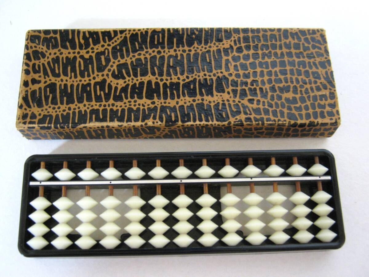 【昭和レトロ プラスチックそろばん】13桁 白玉 事務用品 アナログ 七福神 レトロ文房具 えびす様 えべっさん 福の神 大黒天 神様 希少拍卖