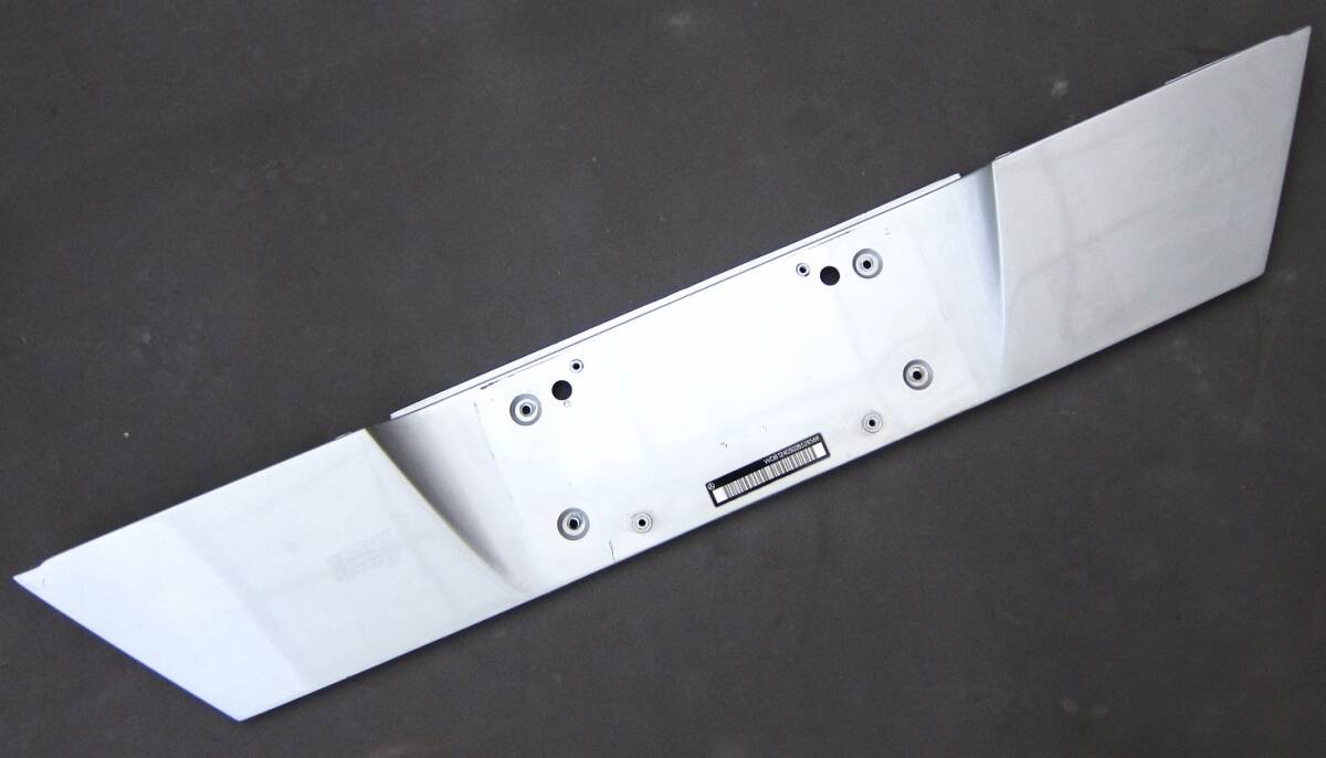 ベンツ W124 前期 純正 リア ガーニッシュ 1247500337 トランク用 シルバー拍卖