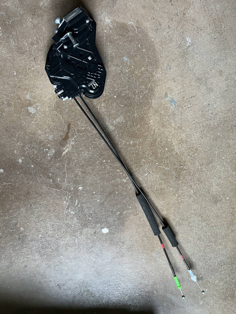 A009 ハリアー 80 右リアドア キャッチ B拍卖