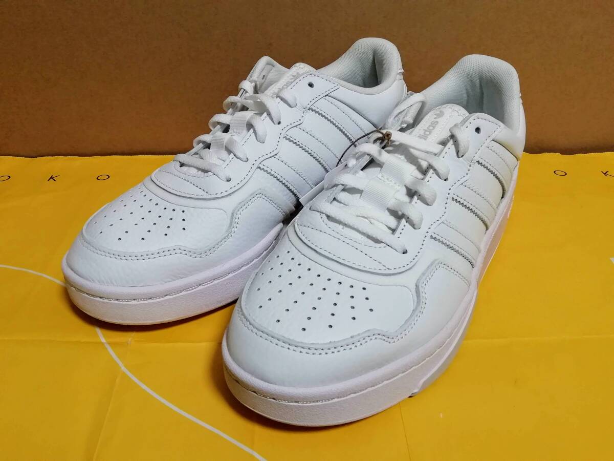 ☆ 新品未使用 アディダス COURTIC 27.0cm GY3589拍卖