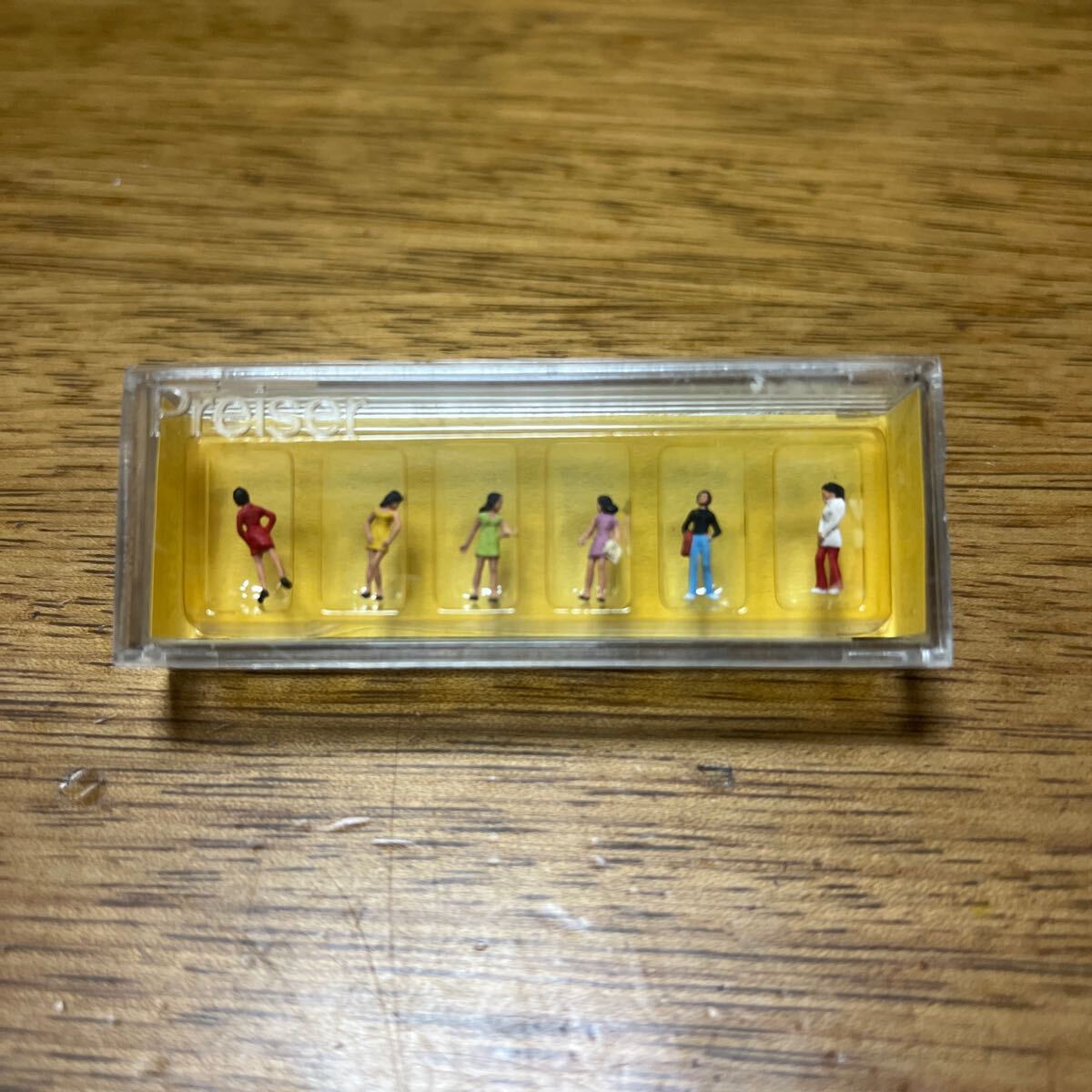 送料込■プライザー PREISER 9037 ギャル? 鉄道模型 Models 情景 背景 ミニチュア フィギュア拍卖
