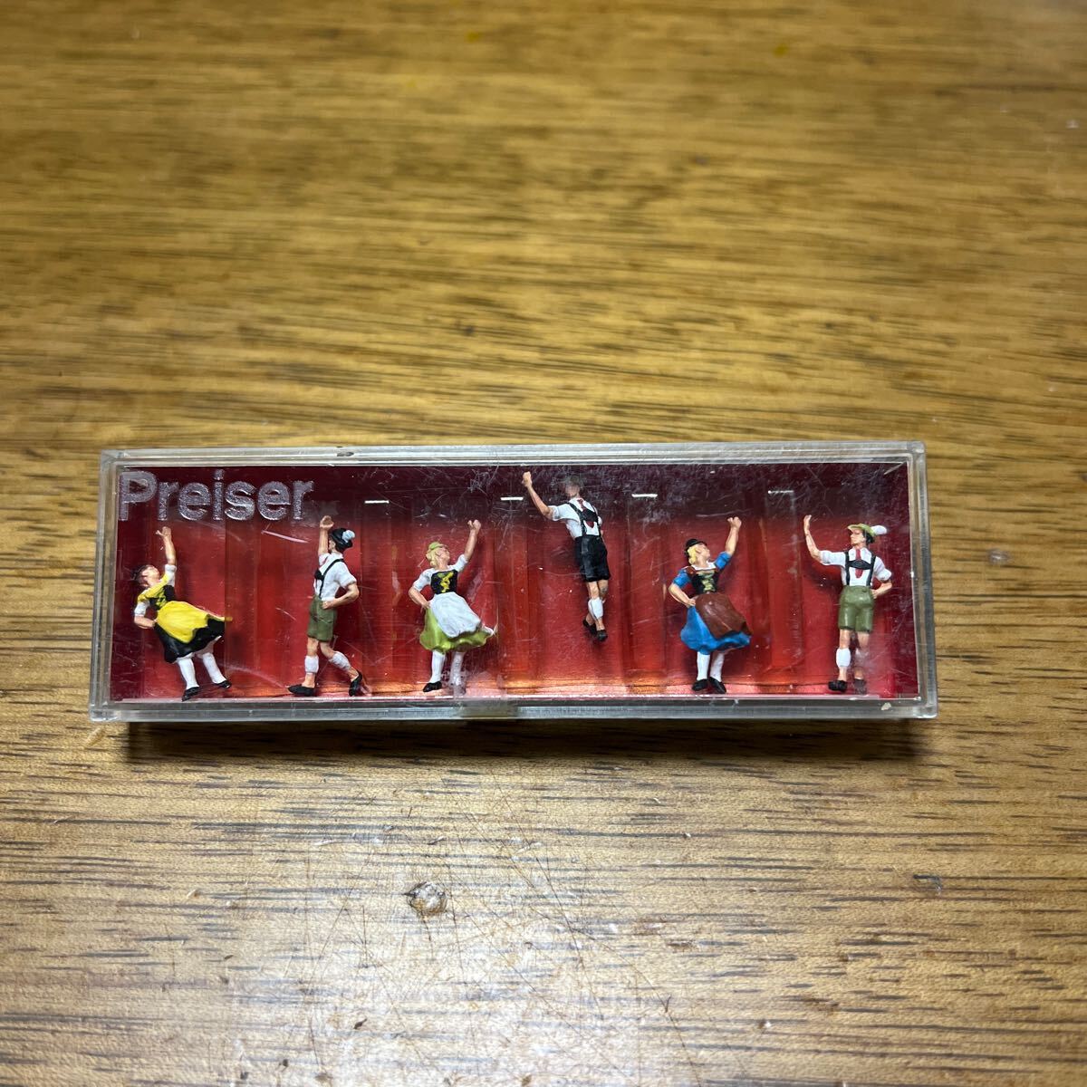 未使用保管品■プライザー Preiser 10241 フォークダンサー? 塗装済完成品 HO(1/87) 情景 背景 フィギュア拍卖