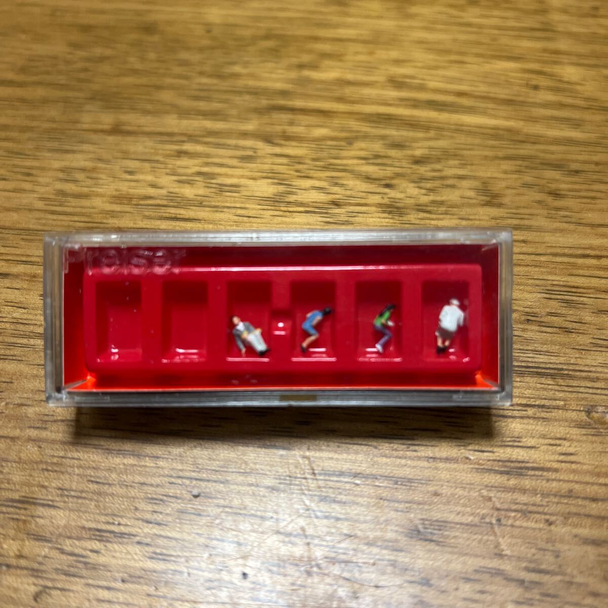 送料込■PREISER プライザー 79013 座っている乗客?  4体のみ  鉄道模型  Models フィギュア 情景 背景拍卖