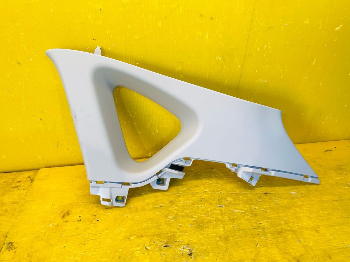 (43428) マツダ CX-5 KF2P 右リアトリム Kb7W-68250 送料は1980円(北海道/沖縄県はお問い合わせください)拍卖