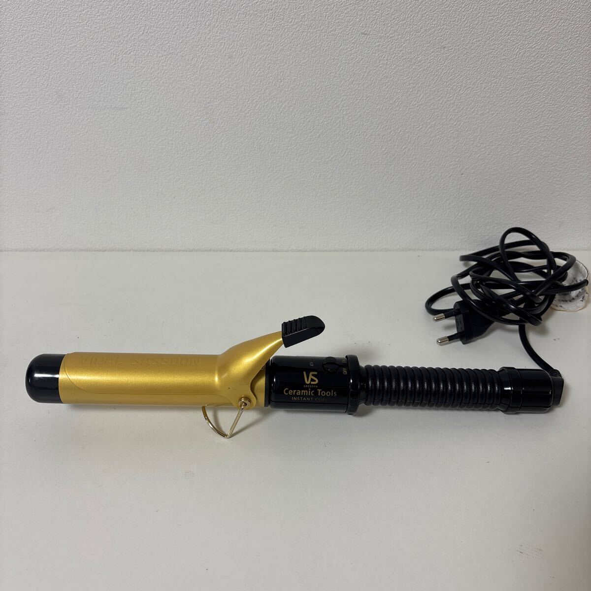 韓国 ヘアアイロン コテ 海外用 220V 韓国語 KOREAN 韓国旅行 旅行用ヘアアイロン 巻き髪 ヴィダルサスーン VIDAL SASSOON mw0356 拍卖