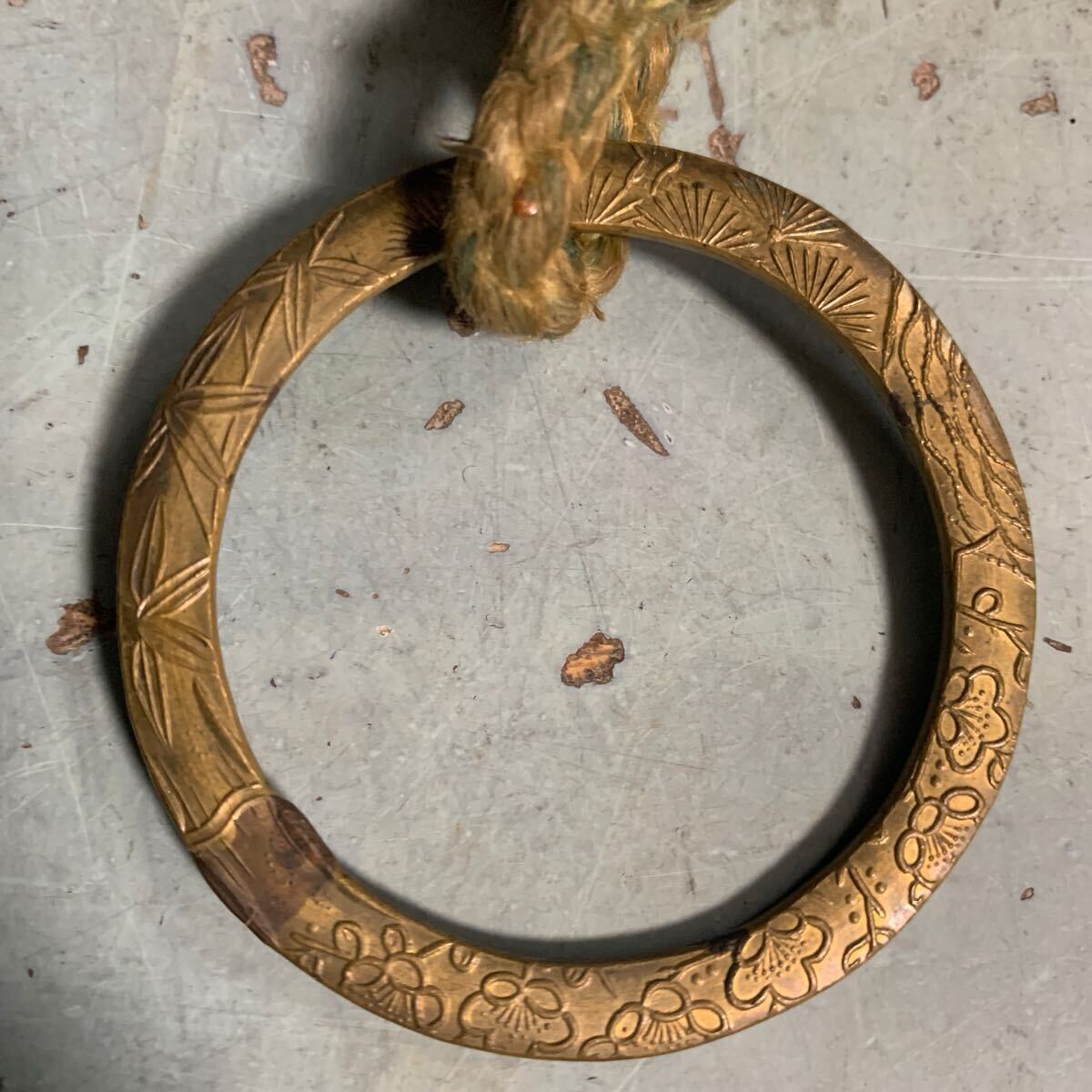 当時物 蚊帳 丸金具 古道具 丸缶 古金具 骨董 松竹梅文様 吊り金具 (A-2245)拍卖