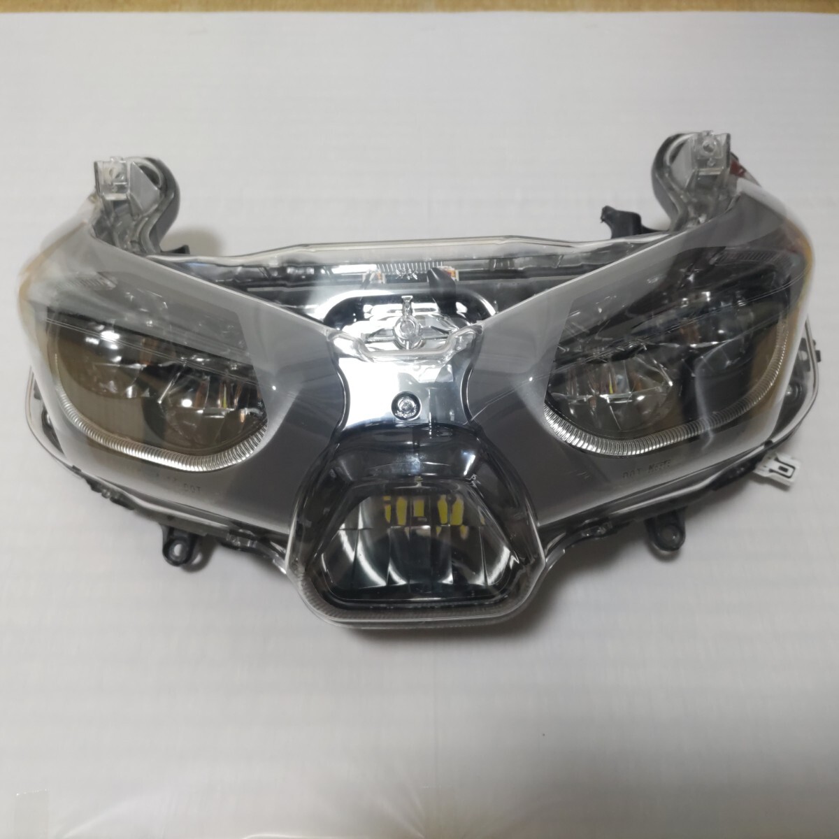 横浜発 X-MAX250 純正ヘッドライト ヘッドランプ SG42J 18-22 XMAX 250 LED KOITO 割れ有り レンズ割れ無し ヤマハ YAMAHA 拍卖