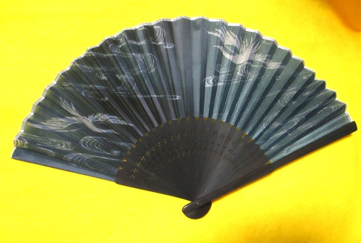 即決!【 雲鶴 扇子 布タイプ 紺系 】21㎝ 天然竹 つる ツル 鶴 鳳凰 和 せんす うちわ 浴衣 着物拍卖