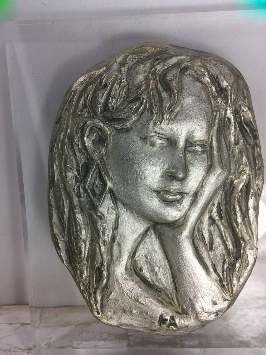 朝倉響子・「頬に手を当てる女」・ブロンズレリーフ拍卖