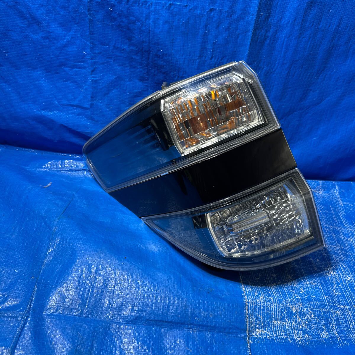 ◆トヨタ ヴェルファイア《ANH20 ANH25 GGH20 GGH25》純正 テールライト 左 (助手席側) LED テールランプ カラー 3R9 KOITO 58-29 点灯OK◆拍卖