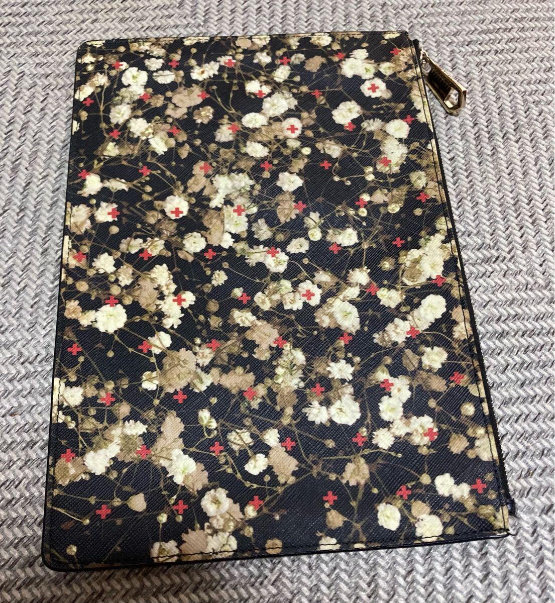 GIVENCHYジバンシィ ジバンシー かすみ草 小花柄 黒 クラッチバッグ セカンドバッグ ポーチ ヨンア・大草直子さんご愛用 drawer拍卖