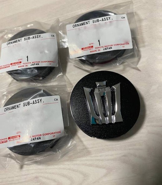新品 純正品 TOYOTA トヨタ ホイールハブオーナメント センターキャップ クラウン ARS220 AZSH2# GWS224拍卖