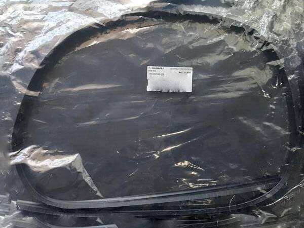 新品 純正品 SUBARU スバル ガラスモール リア WRX レヴォーグ V10拍卖