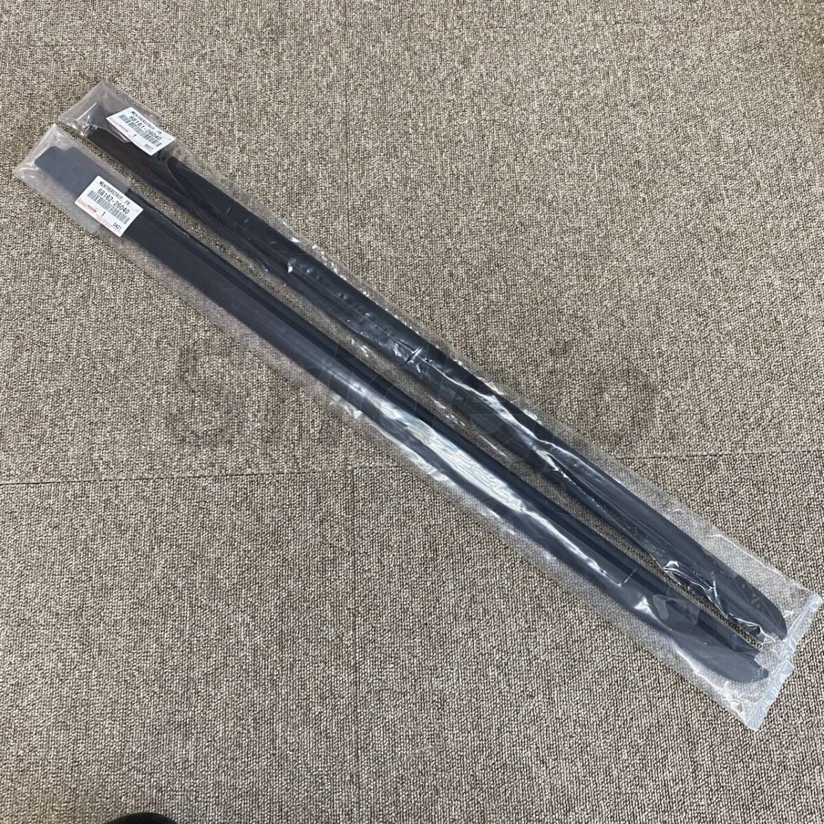 【新品】トヨタ純正 200系 ハイエース レジアスエース フロントドアガラス ベルトモール 水切り 左右セット Front door glass belt molding拍卖