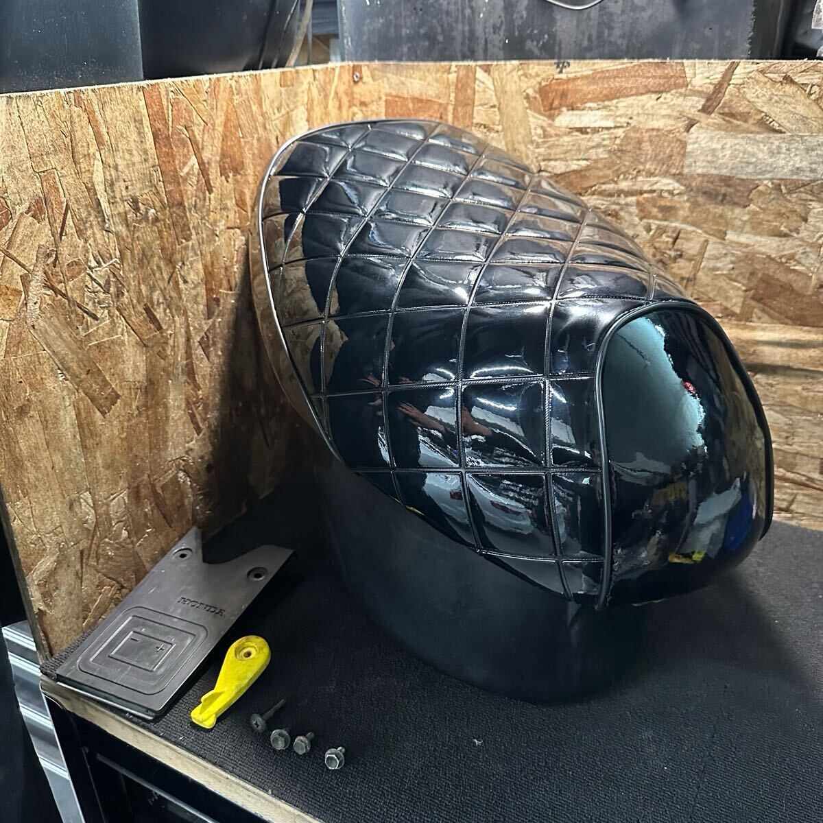 A44 AF35 ライブディオZX ホンダ 新品表皮張り替え!エナメルシート メットイン シート HONDA LIVE DIO AF34 拍卖