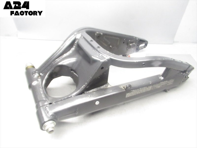 E1R7-0530 カワサキ Ninja ZX-10R スイングアーム 純正品 【ZXT00C-012*** 2004年式 動画有】拍卖