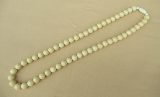 即決■マッコウクジラ 歯 ネックレス 10mm 55玉■抹香鯨 鯨歯 緒締め つ-32拍卖