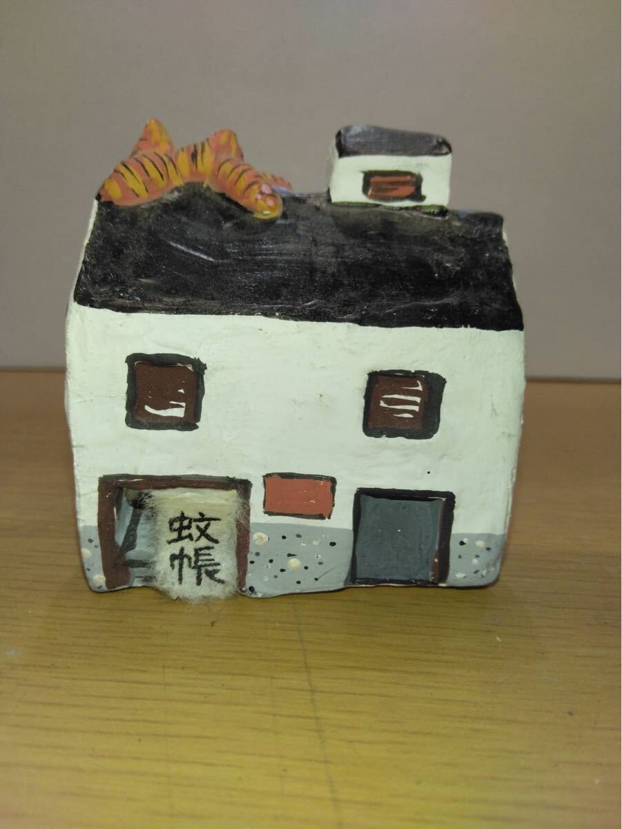 レトロ 古民家 陶器 置物 家 高さ6cm 幅6cm拍卖