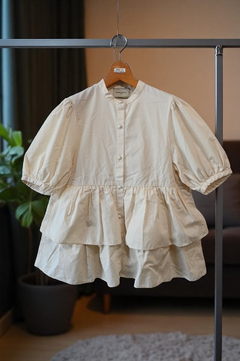 ★送料無料!2022年 ユナイテッドアローズ *パールモチーフボタン フリルギャザー ブラウス//定価¥18.700*古着のgplus広島 2506r4拍卖