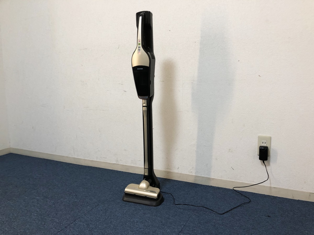 アイリスオーヤマ 充電式スティッククリーナーIC-S7L-N ゴールド IRIS OHYAMA掃除機 2in1タイプほこり感知センサー 分解清掃/動作確認済み拍卖