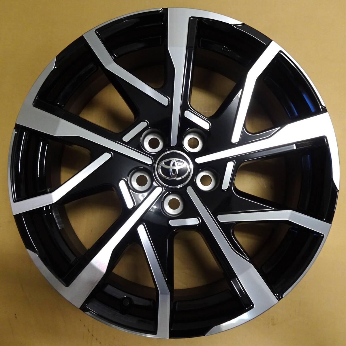 ★2025年1月納車・送料1300円~ 新車外し 60系 新型 プリウス PHEV 純正 19インチ アルミホイール 1本 ④ プラグインハイブリッド拍卖