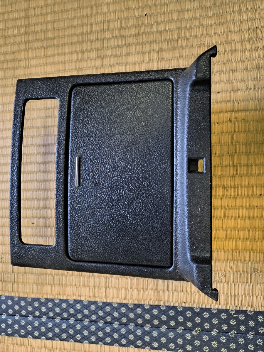 日産 NISSAN フーガ Y50 ドリンクホルダー 拍卖