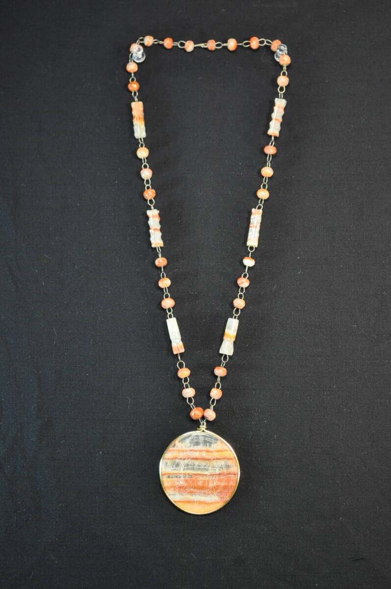 6 縞瑪瑙 円形 インカ帝国 王の彫刻 天然石 貴石、宝石 ペンダント 長さ60cm拍卖