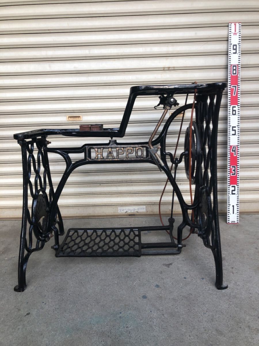 HAPPO ミシン台 です。レトロ アンティーク オブジェ 希少拍卖