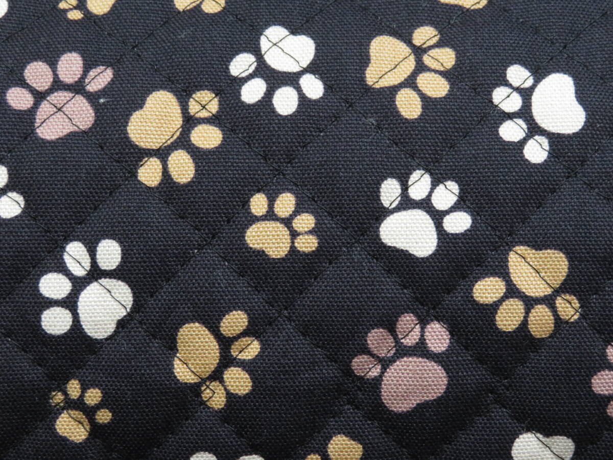キルティング 1m単位販売 NQ-11 C柄 足あと 肉球柄 キルト 黒色 黒 あしあと オックス 犬 ネコ いぬ 猫 ペット 足跡 布 生地 アニマル拍卖