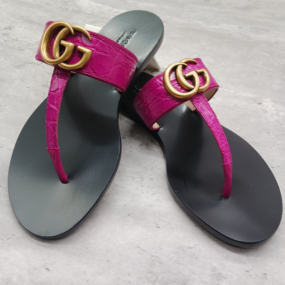 美品 グッチ GUCCI GGマーモント クロコ型押し レザー トングサンダル ブラック パープル フラットサンダル ゴールド金具 レディース 春夏拍卖