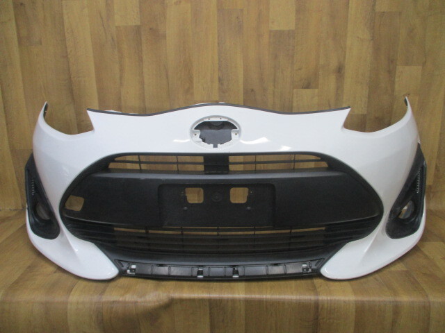 E11/ NHP10アクア後期 純正フロントバンパー52119-52A60拍卖