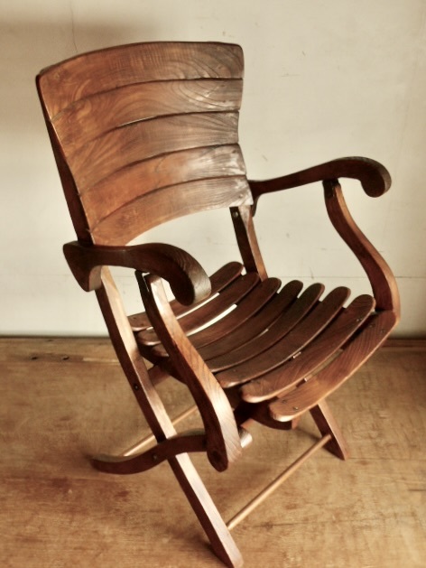 バケットチェアのように包み込まれる座りごごちのチーク材のアームチェア 0603拍卖